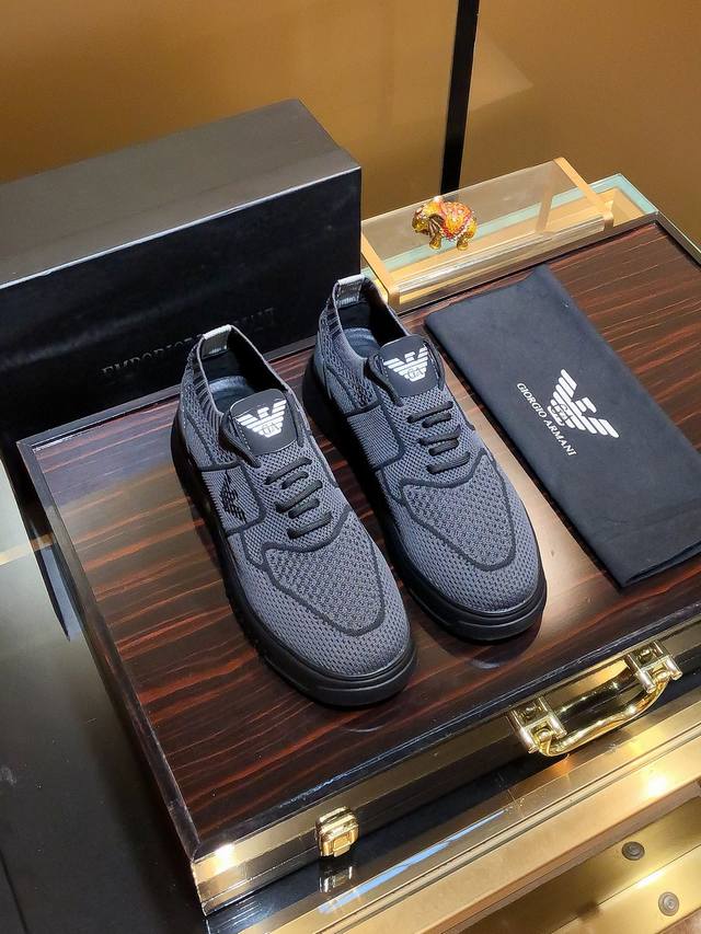 商品名称：Armani 阿玛尼 正规码数: 38-44 休闲鞋 商品材料：精选 飞织鞋面，柔软羊皮垫脚；原厂特供大底。